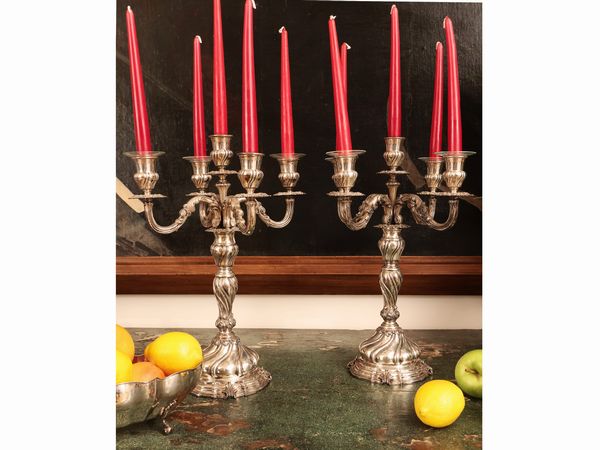 Coppia di grandi candelabri in argento  - Asta La Casa del Maestro Pietro Annigoni e di Rosa Segreto - Associazione Nazionale - Case d'Asta italiane