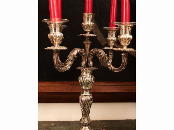 Coppia di grandi candelabri in argento  - Asta La Casa del Maestro Pietro Annigoni e di Rosa Segreto - Associazione Nazionale - Case d'Asta italiane