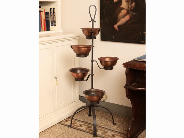 Etagere per piante in metallo  - Asta La Casa del Maestro Pietro Annigoni e di Rosa Segreto - Associazione Nazionale - Case d'Asta italiane