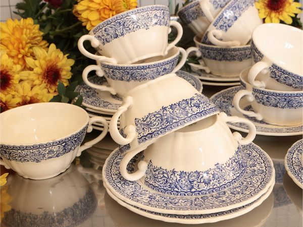 Assortimento di tazze in ceramica, Laveno e Churchill  - Asta La Casa del Maestro Pietro Annigoni e di Rosa Segreto - Associazione Nazionale - Case d'Asta italiane