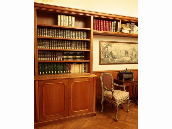 Libreria a parete in ciliegio  - Asta La Casa del Maestro Pietro Annigoni e di Rosa Segreto - Associazione Nazionale - Case d'Asta italiane