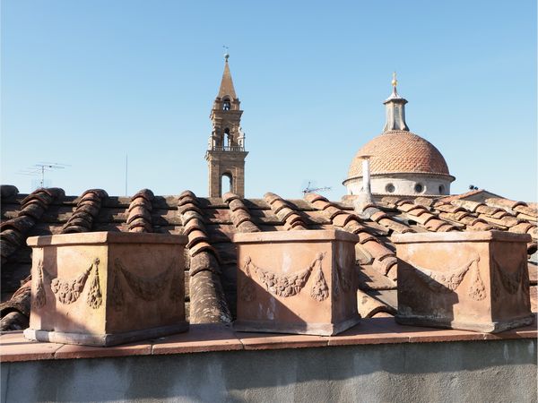 Serie di tre vasi a cassetta in terra di Galestro  - Asta La Casa del Maestro Pietro Annigoni e di Rosa Segreto - Associazione Nazionale - Case d'Asta italiane