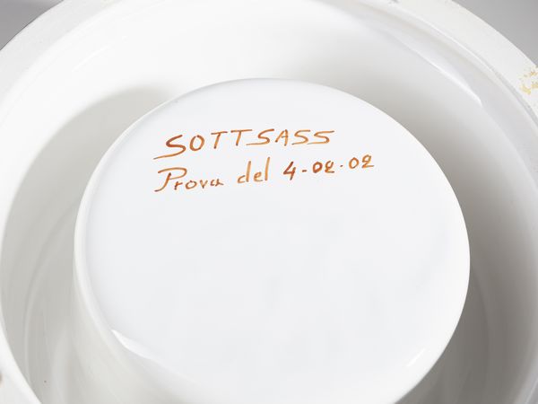 SOTTSASS ETTORE (1917 - 2007) : Merlo Vaso-scultura dalla serie Short Stories  - Asta Asta 485 | DESIGN E ARTI DECORATIVE DEL NOVECENTO Tradizionale - Associazione Nazionale - Case d'Asta italiane