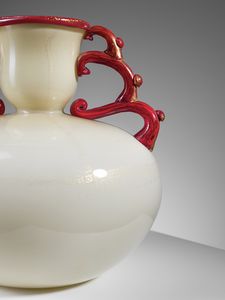 BAROVIER ERCOLE (1889 - 1974) : Vaso biansato a corpo globulare e collo a calice per Vetreria Artistica Barovier & Co., Murano  - Asta Asta 485 | DESIGN E ARTI DECORATIVE DEL NOVECENTO Tradizionale - Associazione Nazionale - Case d'Asta italiane