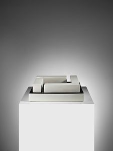 SOTTSASS ETTORE (1917 - 2007) : Picchio Vaso-scultura dalla serie Short Stories  - Asta Asta 485 | DESIGN E ARTI DECORATIVE DEL NOVECENTO Tradizionale - Associazione Nazionale - Case d'Asta italiane