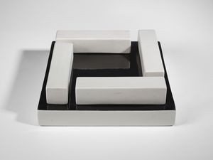 SOTTSASS ETTORE (1917 - 2007) : Picchio Vaso-scultura dalla serie Short Stories  - Asta Asta 485 | DESIGN E ARTI DECORATIVE DEL NOVECENTO Tradizionale - Associazione Nazionale - Case d'Asta italiane