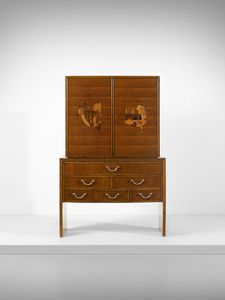 WENTER MARINI GIORGIO (1890 - 1973) - Credenza ad ante e cassetti con intagli applicati a soggetto architettonico esecuzione mobilificio Luigi Scremin, Belluno