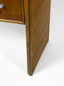 WENTER MARINI GIORGIO (1890 - 1973) : Credenza ad ante e cassetti con intagli applicati a soggetto architettonico esecuzione mobilificio Luigi Scremin, Belluno  - Asta Asta 485 | DESIGN E ARTI DECORATIVE DEL NOVECENTO Tradizionale - Associazione Nazionale - Case d'Asta italiane