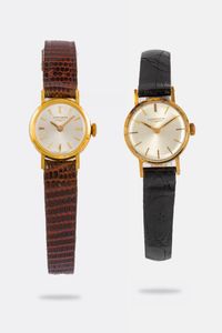 LONGINES - Lotto di due orologi lady: -Solo tempo  anni '70. Diam. 20 mm Cassa in oro giallo con fondello a scatto. Quadrante  [..]