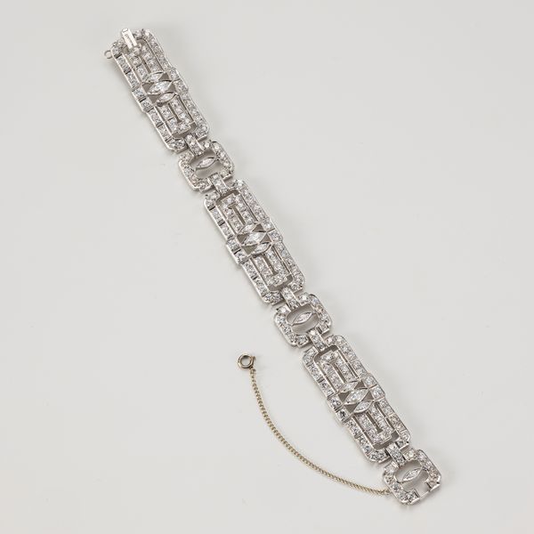 Bracciale a fascia traforata in platino e diamanti, anni Trenta-Quaranta  - Asta Gioielli - Associazione Nazionale - Case d'Asta italiane