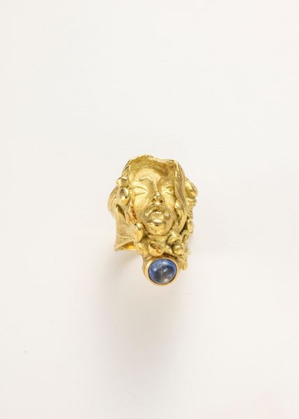 Anello-scultura in oro giallo con zaffiro  - Asta Gioielli - Associazione Nazionale - Case d'Asta italiane