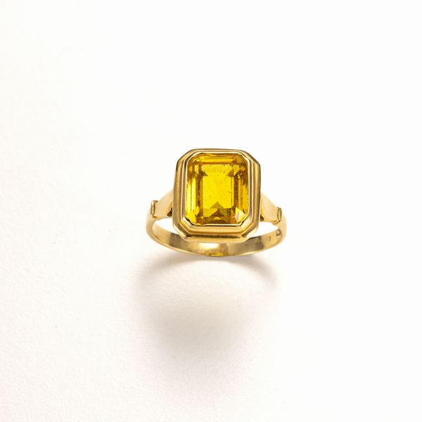 Anello in oro giallo con quarzo citrino  - Asta Gioielli - Associazione Nazionale - Case d'Asta italiane