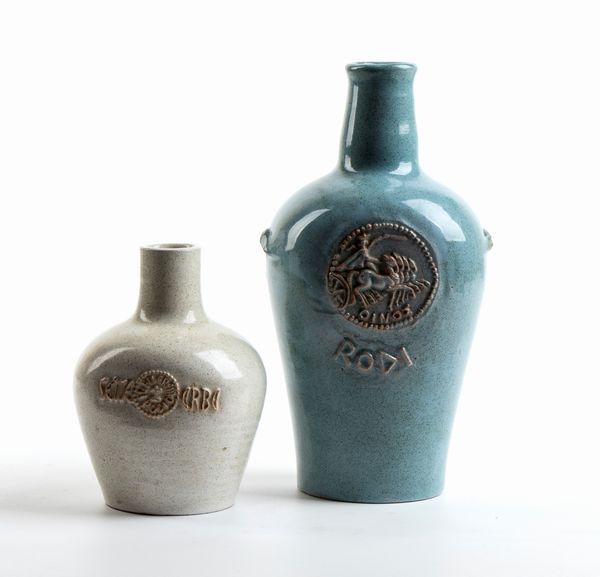 MANIFATTURA ICARO RODI : Lotto di due vasetti della distilleria del convento dei frati erboristi del Filerimos  - Asta  Arte moderna e contemporanea: XIX, XX, XXI secolo. Con una sezione dedicata alla ceramica del 900 - Associazione Nazionale - Case d'Asta italiane