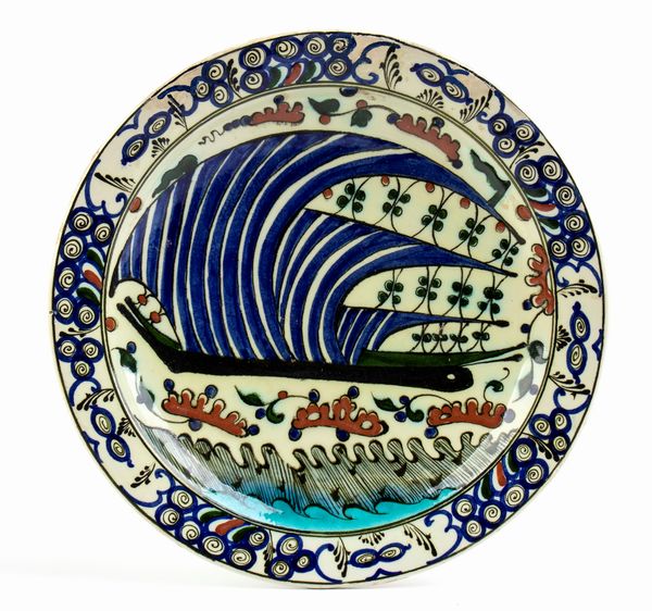 MANIFATTURA ICARO RODI : Piatto a decorazione Iznik con vele  - Asta  Arte moderna e contemporanea: XIX, XX, XXI secolo. Con una sezione dedicata alla ceramica del 900 - Associazione Nazionale - Case d'Asta italiane