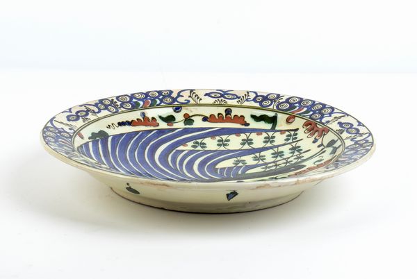 MANIFATTURA ICARO RODI : Piatto a decorazione Iznik con vele  - Asta  Arte moderna e contemporanea: XIX, XX, XXI secolo. Con una sezione dedicata alla ceramica del 900 - Associazione Nazionale - Case d'Asta italiane