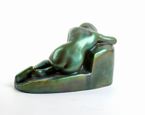 MANIFATTURA DI PORCELLANE ZSOLNAY : Nudo femminile  - Asta  Arte moderna e contemporanea: XIX, XX, XXI secolo. Con una sezione dedicata alla ceramica del 900 - Associazione Nazionale - Case d'Asta italiane