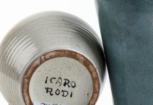 MANIFATTURA ICARO RODI : Lotto di due vasetti della distilleria del convento dei frati erboristi del Filerimos  - Asta  Arte moderna e contemporanea: XIX, XX, XXI secolo. Con una sezione dedicata alla ceramica del 900 - Associazione Nazionale - Case d'Asta italiane