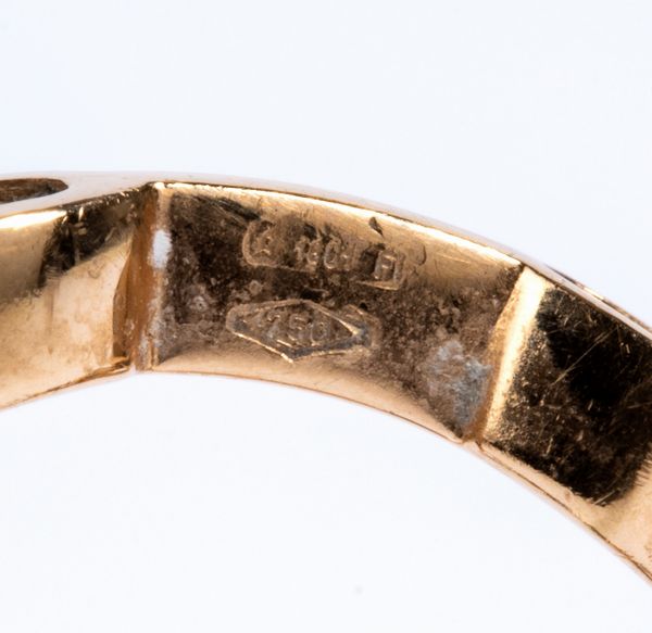 Anello con motivo di cuori in oro e diamanti  - Asta Gioielli e Argenti del XX secolo, con una selezione di Orologi da polso e Penne da collezione - Associazione Nazionale - Case d'Asta italiane