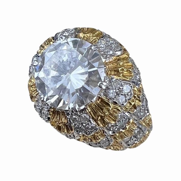 BUCCELLATI : Anello a fascia in oro con diamanti  - Asta Gioielli e Argenti del XX secolo, con una selezione di Orologi da polso e Penne da collezione - Associazione Nazionale - Case d'Asta italiane