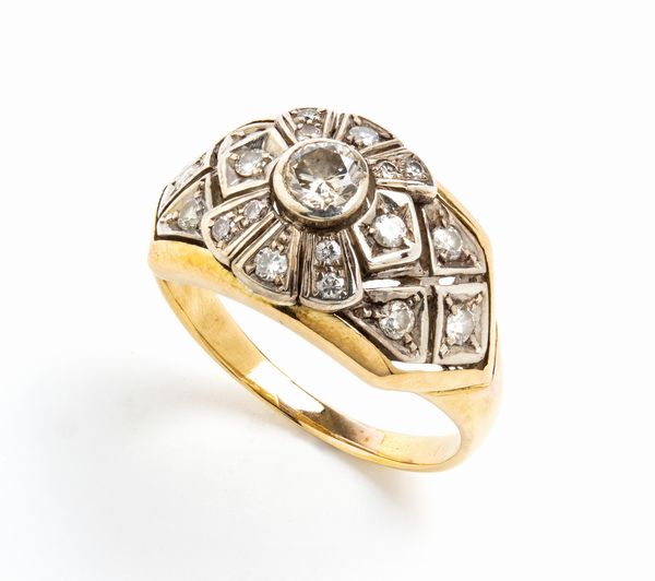 Anello in oro con diamanti  - Asta Gioielli e Argenti del XX secolo, con una selezione di Orologi da polso e Penne da collezione - Associazione Nazionale - Case d'Asta italiane