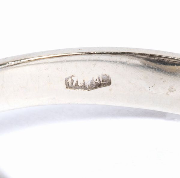 Anello in oro con diamanti  - Asta Gioielli e Argenti del XX secolo, con una selezione di Orologi da polso e Penne da collezione - Associazione Nazionale - Case d'Asta italiane