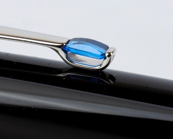 MONTBLANC : Boheme: penna roller con topazio blu  - Asta Gioielli e Argenti del XX secolo, con una selezione di Orologi da polso e Penne da collezione - Associazione Nazionale - Case d'Asta italiane