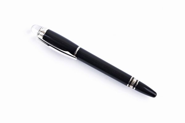 MONTBLANC : StarWalker Ultrablack: penna roller  - Asta Gioielli e Argenti del XX secolo, con una selezione di Orologi da polso e Penne da collezione - Associazione Nazionale - Case d'Asta italiane