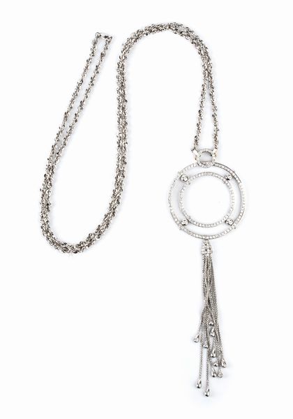 Collana con pendente in oro bianco e diamanti  - Asta Gioielli e Argenti del XX secolo, con una selezione di Orologi da polso e Penne da collezione - Associazione Nazionale - Case d'Asta italiane