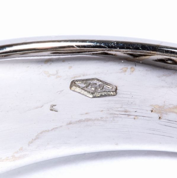 Anello a fascia in oro e diamanti  - Asta Gioielli e Argenti del XX secolo, con una selezione di Orologi da polso e Penne da collezione - Associazione Nazionale - Case d'Asta italiane