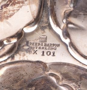 REED & BARTON : Cestino americano  in argento  - Asta Gioielli e Argenti del XX secolo, con una selezione di Orologi da polso e Penne da collezione - Associazione Nazionale - Case d'Asta italiane