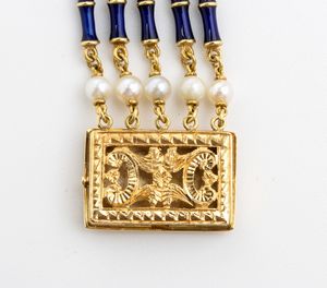 Bracciale in oro, perle e smalti  - Asta Gioielli e Argenti del XX secolo, con una selezione di Orologi da polso e Penne da collezione - Associazione Nazionale - Case d'Asta italiane