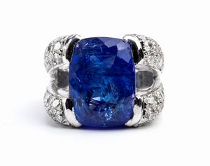 Anello in oro con tanzanite e diamanti  - Asta Gioielli e Argenti del XX secolo, con una selezione di Orologi da polso e Penne da collezione - Associazione Nazionale - Case d'Asta italiane