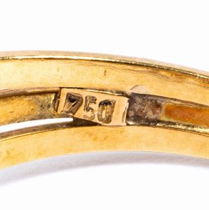 Anello oro giallo con rubini e diamanti  - Asta Gioielli e Argenti del XX secolo, con una selezione di Orologi da polso e Penne da collezione - Associazione Nazionale - Case d'Asta italiane