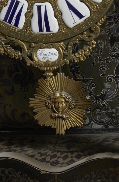 MANIFATTURA FRANCESE DEL XIX SECOLO : Grande orologio da tavolo in stile Boulle, in legno ebanizzato intarsiato in metallo dorato a creare decori fitomorfi e applicazioni in bronzo dorato, cassa architettonica sormontata da figura allegorica del Tempo e da quattro putti alati  - Asta Asta 492 | ARTE ANTICA E DEL XIX SECOLO - Arte antica e antiquariato Tradizionale - Associazione Nazionale - Case d'Asta italiane