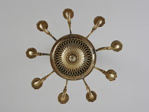 THOMIRE PIERRE PHILIPPE (1751 - 1843) : Lampadario in bronzo dorato al mercurio con decori neoclassici a palmette, fusto centrale circondato da girotondo di putti alati con ghirlande, bracci in foggia di cornucopie fitomorfe  - Asta Asta 492 | ARTE ANTICA E DEL XIX SECOLO - Arte antica e antiquariato Tradizionale - Associazione Nazionale - Case d'Asta italiane