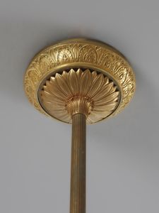 THOMIRE PIERRE PHILIPPE (1751 - 1843) : Lampadario in bronzo dorato al mercurio con decori neoclassici a palmette, fusto centrale circondato da girotondo di putti alati con ghirlande, bracci in foggia di cornucopie fitomorfe  - Asta Asta 492 | ARTE ANTICA E DEL XIX SECOLO - Arte antica e antiquariato Tradizionale - Associazione Nazionale - Case d'Asta italiane