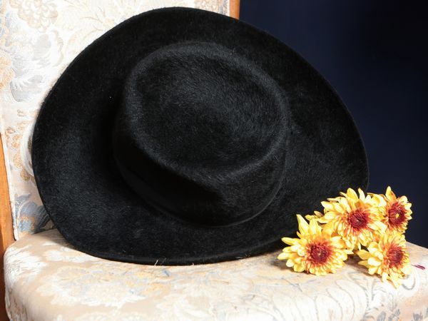 Cappello Borsalino nero  - Asta Il guardaroba di Rosa Segreto Annigoni - Associazione Nazionale - Case d'Asta italiane