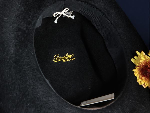 Cappello Borsalino nero  - Asta Il guardaroba di Rosa Segreto Annigoni - Associazione Nazionale - Case d'Asta italiane