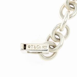 Tiffany & Co. bracciale lucchetto con iniziale in argento 925  - Asta Gioielli Orologi e Fashion Vintage Web Only - Associazione Nazionale - Case d'Asta italiane