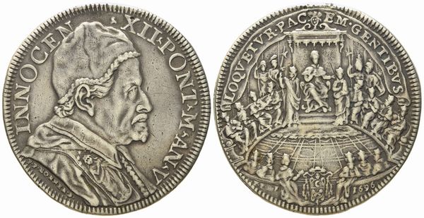 STATO PONTIFICIO. Roma. Innocenzo XII (1691 - 1700). Piastra 1696 Concistoro. Ag (31,52 g; 43,9 mm)  - Asta Monete e medaglie medievali e moderne italiane ed estere - Associazione Nazionale - Case d'Asta italiane