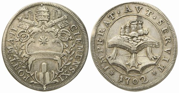 STATO PONTIFICIO. Roma. Clemente XI (1700 - 1721). Testone 1702 Tavolo con monete. Ag (9,04 g; 32,2 mm)  - Asta Monete e medaglie medievali e moderne italiane ed estere - Associazione Nazionale - Case d'Asta italiane