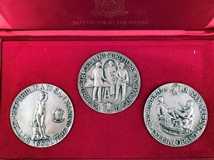 SAN MARINO. Trittico Medaglie per il IV centenario della morte di Benvenuto Cellini 1971. Ag (55 g cad.; 50 mm)  - Asta Monete e medaglie medievali e moderne italiane ed estere - Associazione Nazionale - Case d'Asta italiane