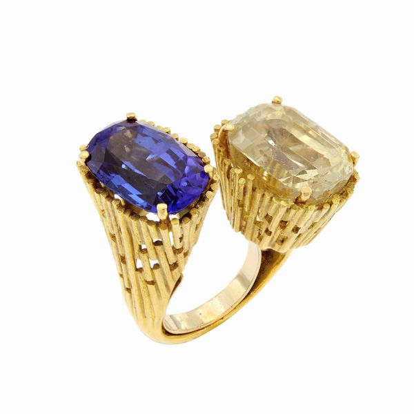 Anello scultura in oro giallo 18kt  - Asta Gioielli e Orologi - Associazione Nazionale - Case d'Asta italiane