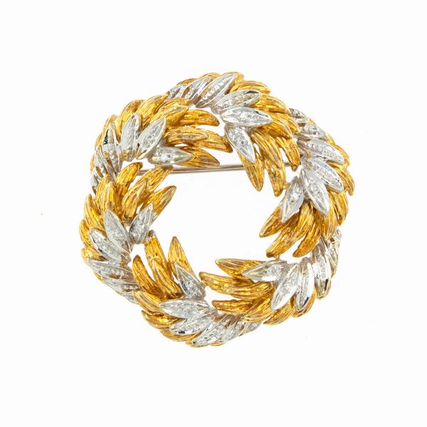 Spilla in oro giallo e bianco 18kt e diamanti  - Asta Gioielli e Orologi - Associazione Nazionale - Case d'Asta italiane