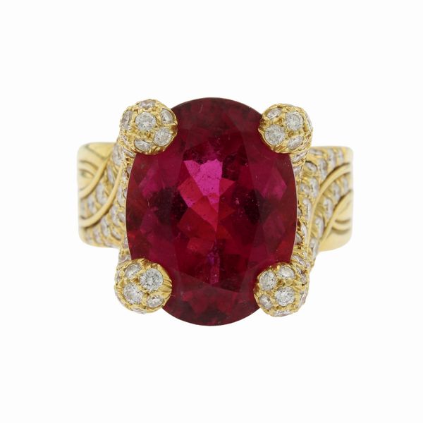 Anello in oro giallo 18kt rubellite naturale e diamanti  - Asta Gioielli e Orologi - Associazione Nazionale - Case d'Asta italiane