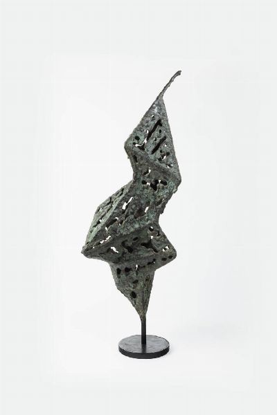SCULTORE NON IDENTIFICATO : Scultura in bronzo e base in metallo. Timbro del produttore non decifrato Anni '80 h cm 89x36x28  - Asta Design - Associazione Nazionale - Case d'Asta italiane