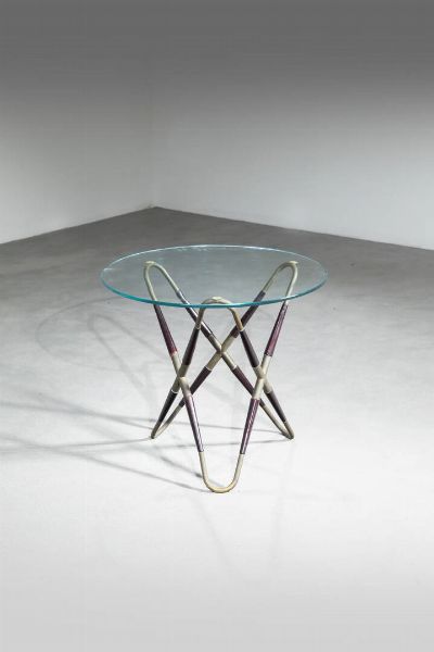 CESARE LACCA : Tavolino con struttura in ottone e legno  piano in vetro molato. Anni ’50 cm 53x60  - Asta Design - Associazione Nazionale - Case d'Asta italiane