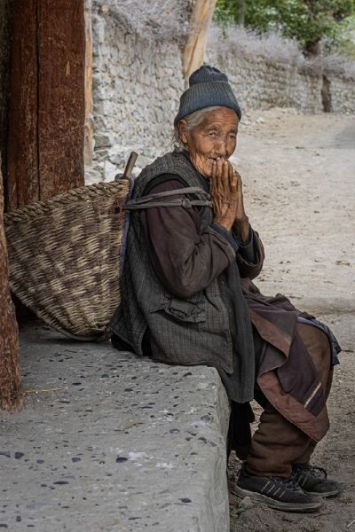 SANDRA VON BORRIES : La portatrice di saggezza.  - Asta Asta di beneficenza a favore dell'Ospedale del Cuore di Monasterio - Associazione Nazionale - Case d'Asta italiane