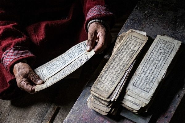 SANDRA VON BORRIES : Il libro dei mantra.  - Asta Asta di beneficenza a favore dell'Ospedale del Cuore di Monasterio - Associazione Nazionale - Case d'Asta italiane