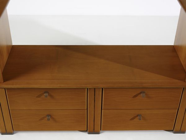 SCARPA AFRA (1937-2011) & TOBIA (n. 1935) : Credenza ad ante e cassetti della serie Mou per Molteni, Giussano  - Asta Asta 494 | DESIGN E ARTI DECORATIVE DEL NOVECENTO Online - Associazione Nazionale - Case d'Asta italiane